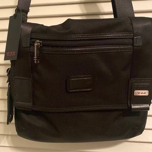 Beale Mini Messenger Crossbody Bag. NWT and luggage tag 🏷